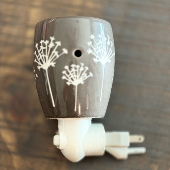 Scentsy Plug In Warmer Taupe Color with White Flowers - Picture 2 of 5